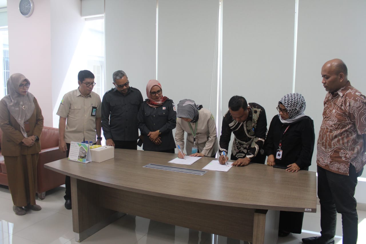 Badan Pengawas Pemihan Umum (Bawaslu) Kota Ambon turut menyaksikan penandatanganan MoU antara Komisi Pemilihan Umum (KPU) Kota Ambon dan pihak RSUP Leimena Ambon.