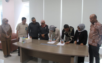 Badan Pengawas Pemihan Umum (Bawaslu) Kota Ambon turut menyaksikan penandatanganan MoU antara Komisi Pemilihan Umum (KPU) Kota Ambon dan pihak RSUP Leimena Ambon.